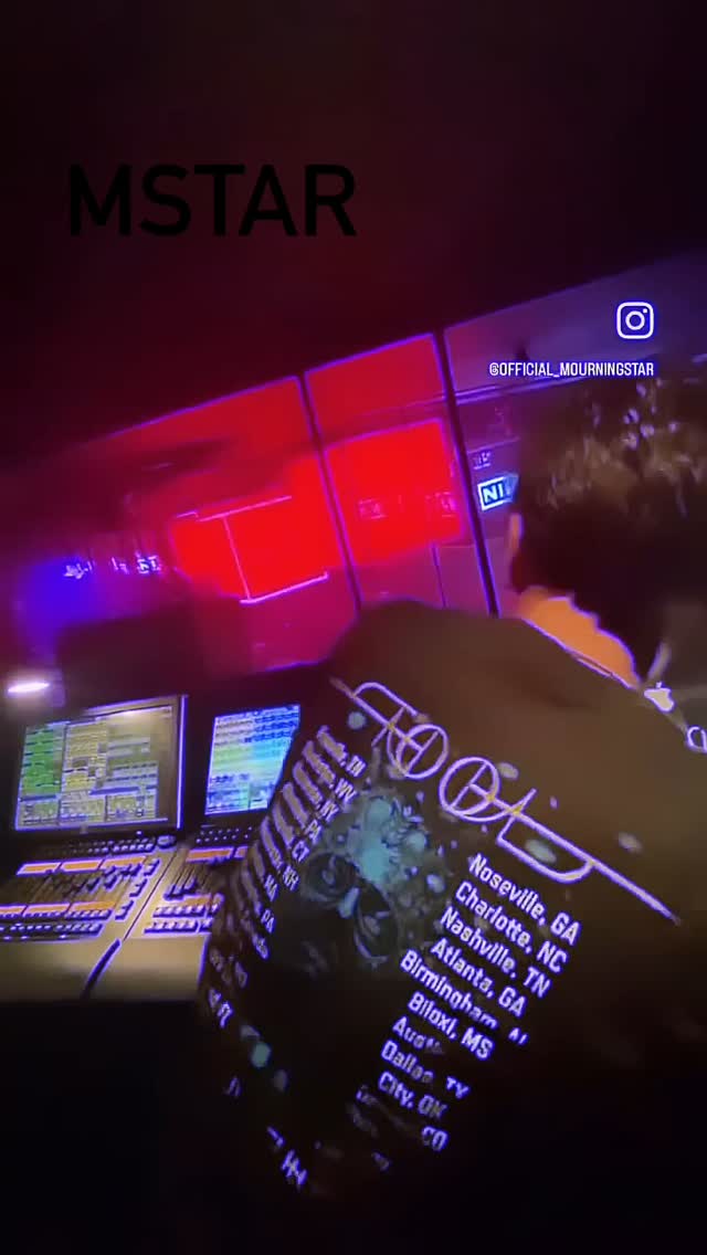 Lighting console in show mode